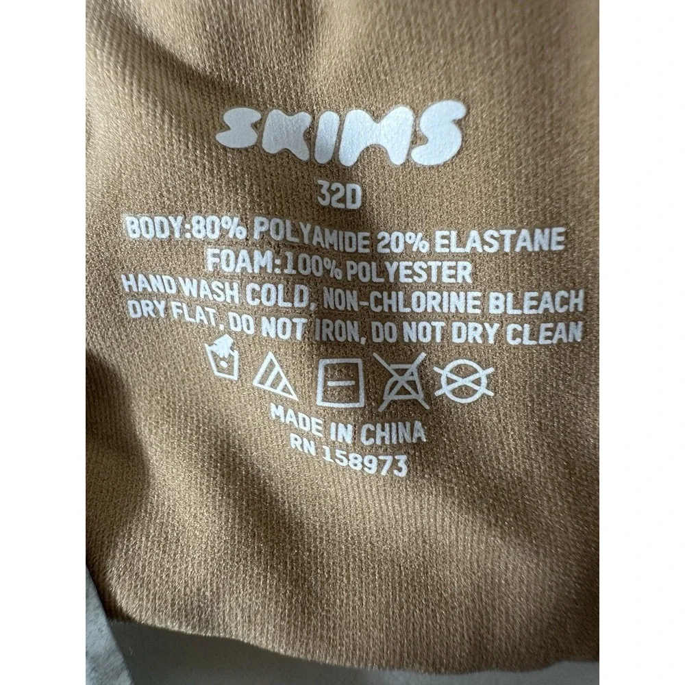 New Skims Fits Everybody Scoop Plunge Bra‎ Size 32D Color Ochre